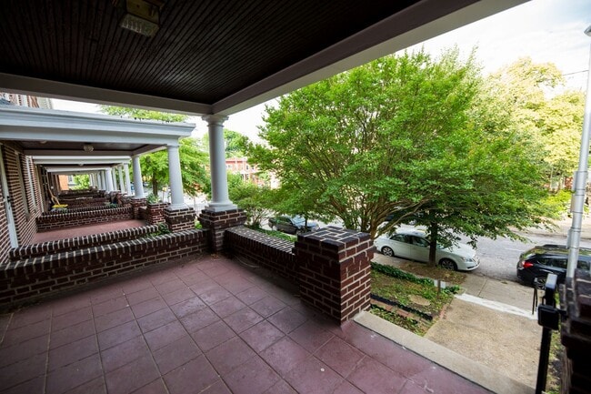 Foto del edificio - 2026/2027 JHU off-campus Renovated Charles Village 5bd/2ba w/ W/D & CAC Available 6/9/26