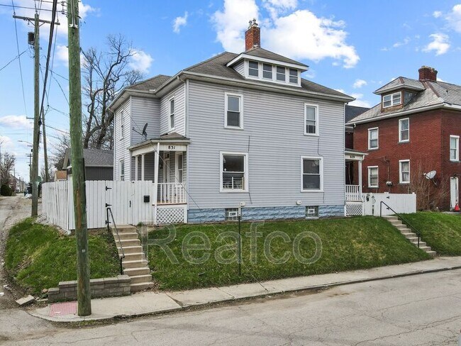 Foto del edificio - 829-831 Studer Ave