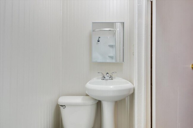 Building Photo - 1 E 3rd St