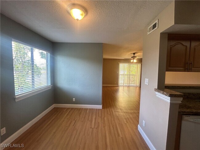 Foto del edificio - 2835 Winkler Ave