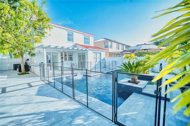 Foto del edificio - 15151 NW 6th Ct