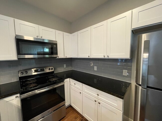 Kitchen - 5011 Mallow St