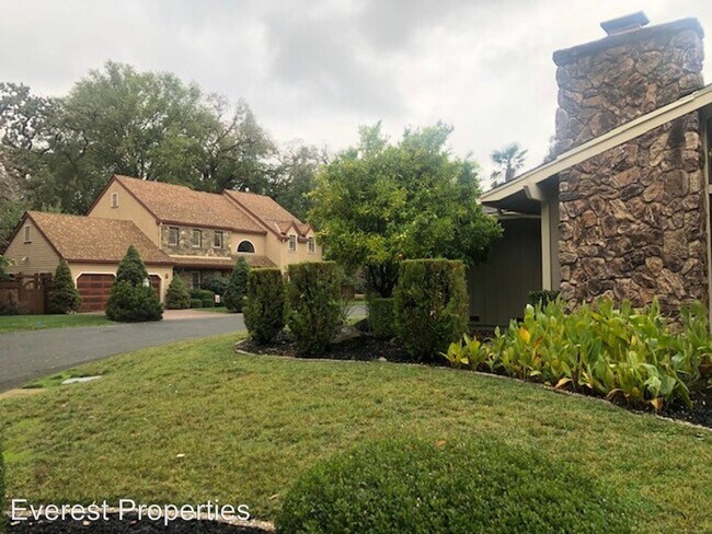Foto del edificio - 4 br, 2.5 bath Apartment - 909 Raintree Place