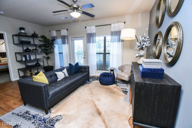 Foto del edificio - 1705 Oak Hill Ln