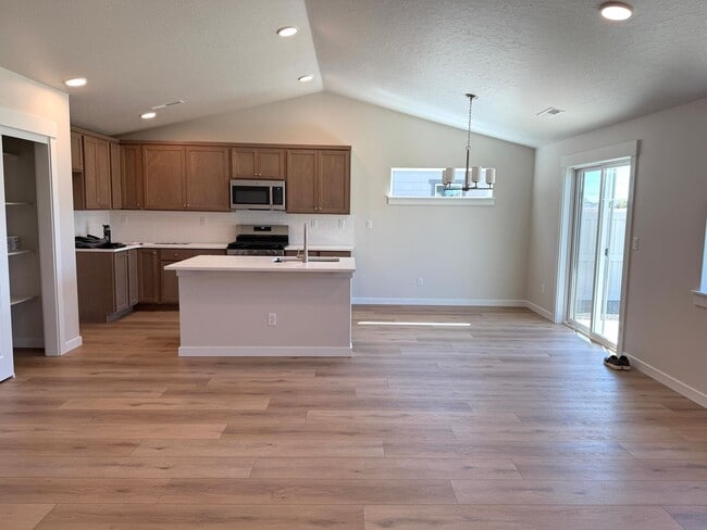 Foto del edificio - Newly Built 3-Bedroom with Fenced Back Yard