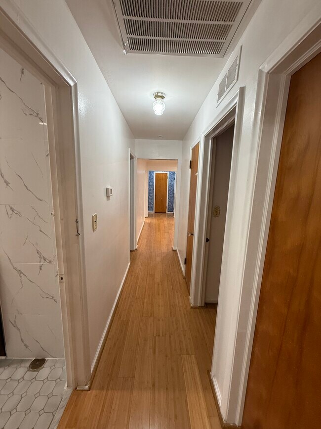 Foto del edificio - 5654 Burger St