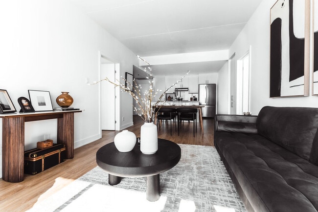 Building Photo - Bellevue MTL