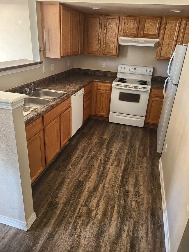 Building Photo - 2229 Westridge Dr