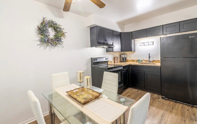 Foto del edificio - 4815 Creek View Rd