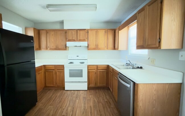 Building Photo - 339 Brookfield Rd