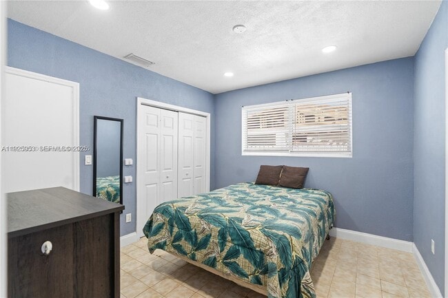 Foto del edificio - 570 W 46th Pl