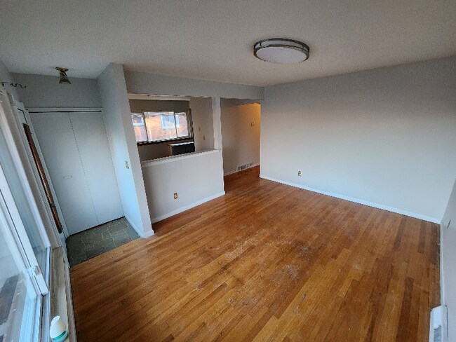 Building Photo - 6563 Colonial St