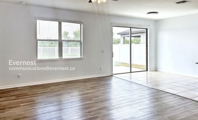Foto del edificio - 5110 Claremont Ct