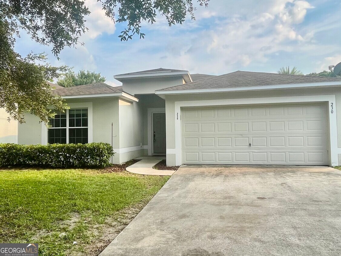 Foto principal - 230 Pine Bluff Dr