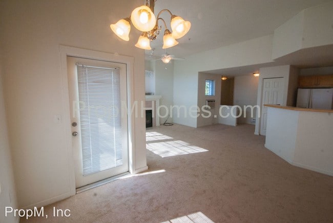 Building Photo - 14620 SW Sandhill Loop