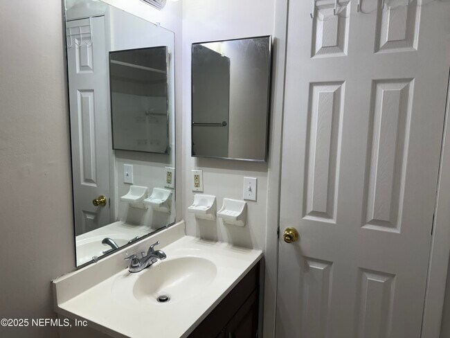 Building Photo - 2650 Sunrise Village Dr