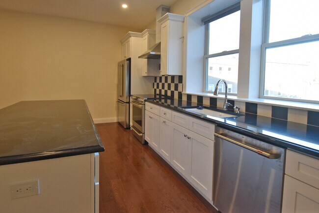 Kitchen - 6384 Mill St