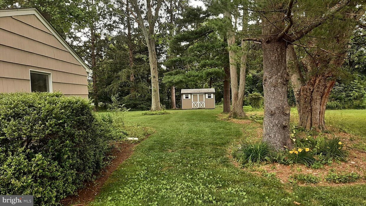 Primary Photo - 6 N Elm St