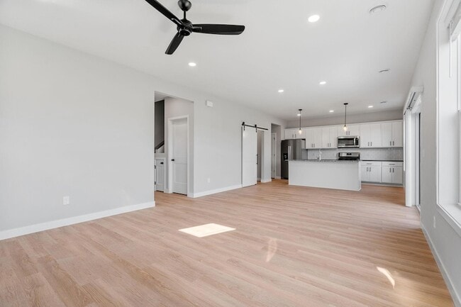 Building Photo - 5395 Robinwood Ct