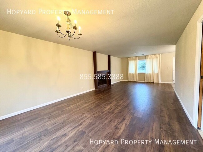 Building Photo - 4 Bedroom Gem in Hayward Hills