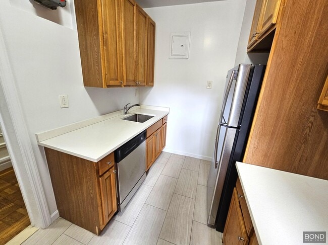 Building Photo - 605 W 170th St