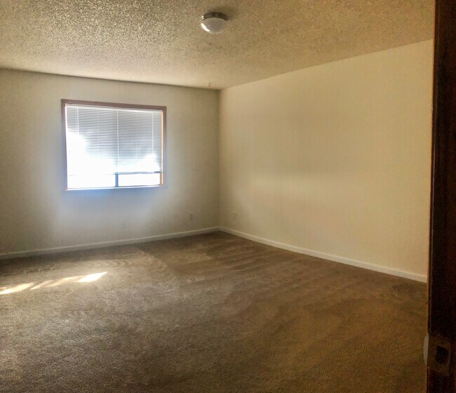 Building Photo - 6617 W Tropicana Ave