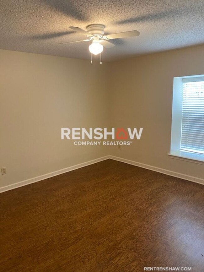 Building Photo - Charming 3/2 Home Now Available For Rent N...