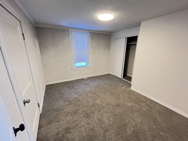 Building Photo - 913 Camp St