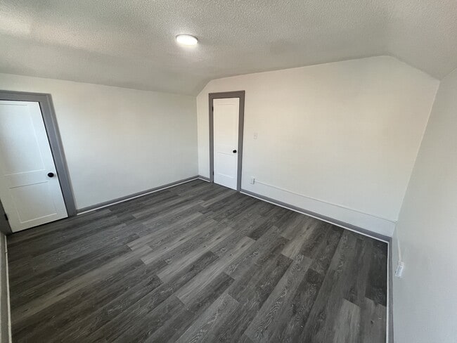 Building Photo - 9142 Yorkshire Rd