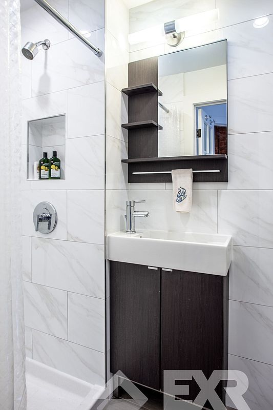 Building Photo - 184 Java St