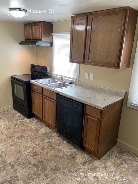 Building Photo - West Indy 3BR/2BA House w/Garage!