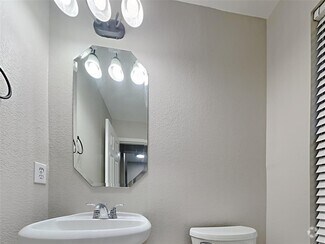 Building Photo - 8110 Stagewood Dr