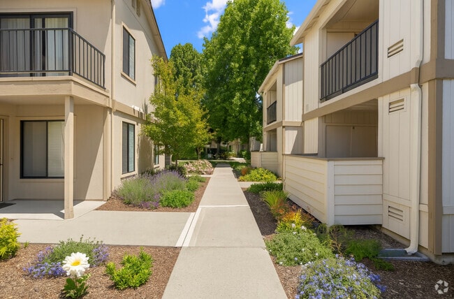 Building Photo - Camino Creek
