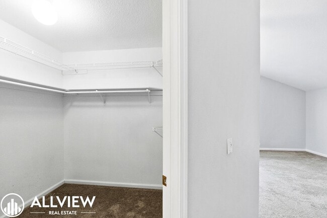 Foto del edificio - Gorgeous 4 bed/3 bath home available in th...