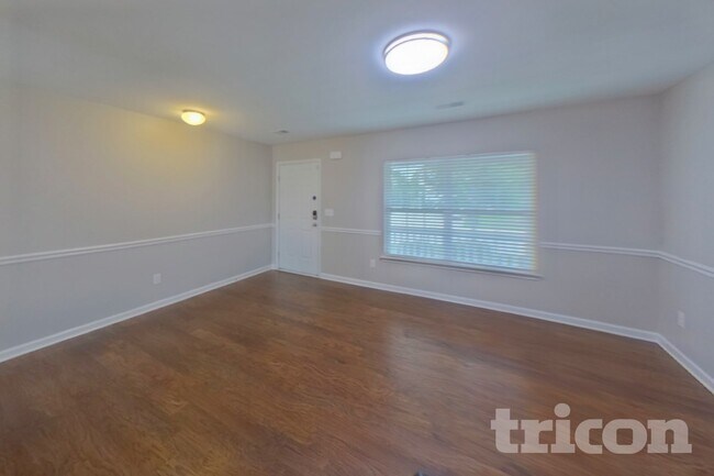 Foto del edificio - 208 Willow Grv Wy