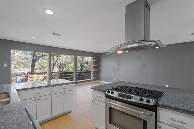 Building Photo - 1803 J J Seabrook Dr