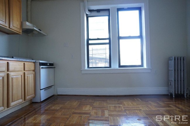 Building Photo - 115 Avenue S