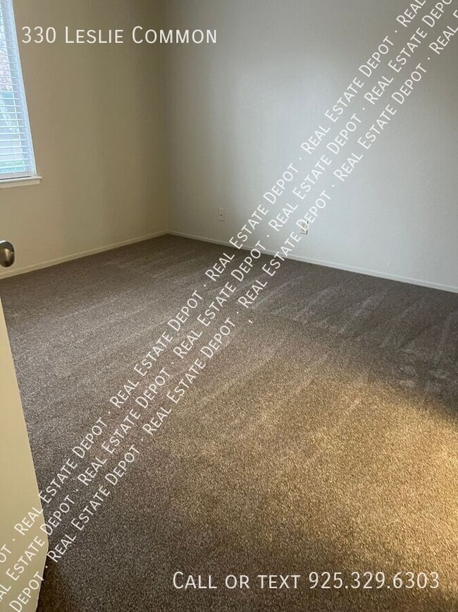 Foto del edificio - 330 Leslie Common
