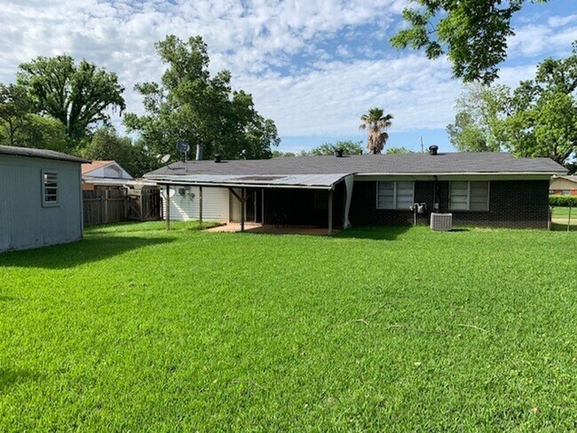 Building Photo - 1822 Cambridge St