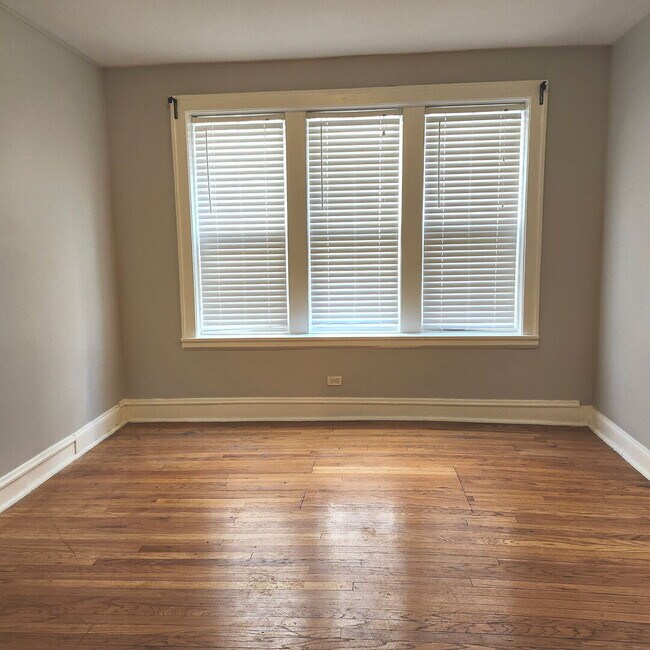 Foto del edificio - 3015 W Armitage Ave