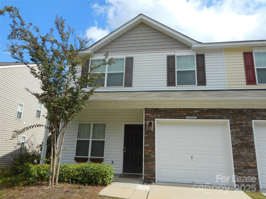 Foto principal - 14048 Singleleaf Lane