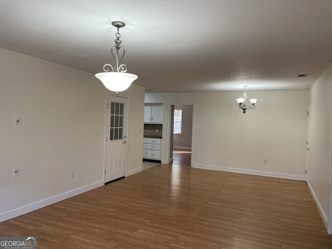 Building Photo - 89 River Oaks St