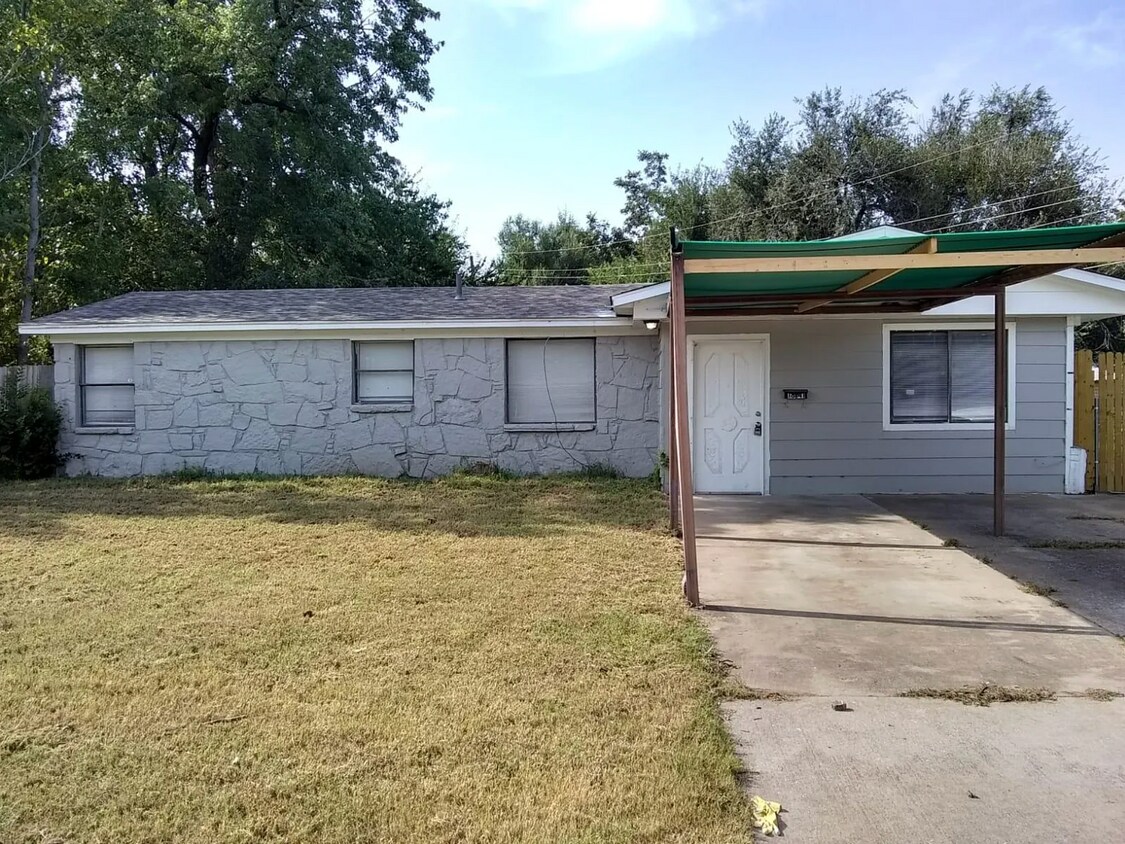 Primary Photo - 1841 Cherry Ln