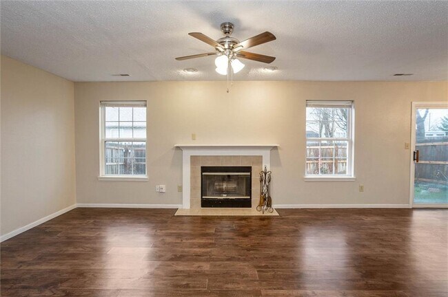 Foto del edificio - 1250 Country Creek Ct