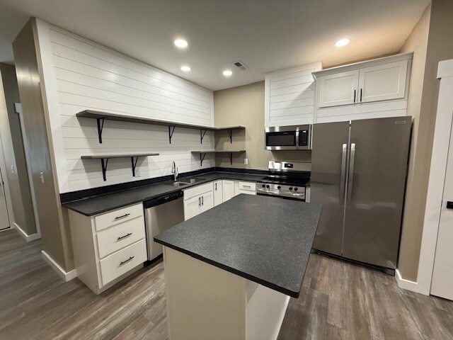 Foto del edificio - 6290 Davis Creek Rd