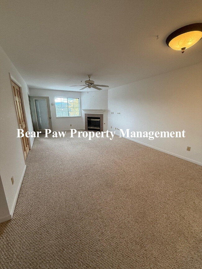 Building Photo - Beautiful Condo for Senior Living in North Evergreen!!