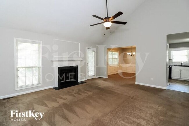 Foto del edificio - 2674 Candler Dr
