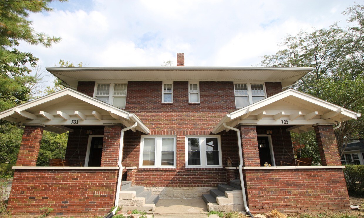 Primary Photo - 701 S Woodlawn Ave