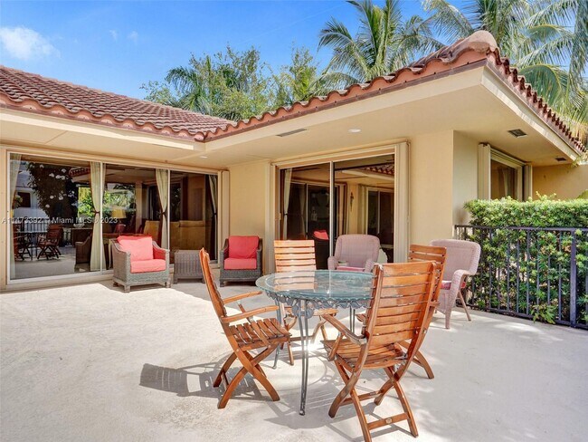 Foto del edificio - 2460 Del Lago Dr