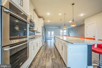 Building Photo - 44764 Tiverton Sq